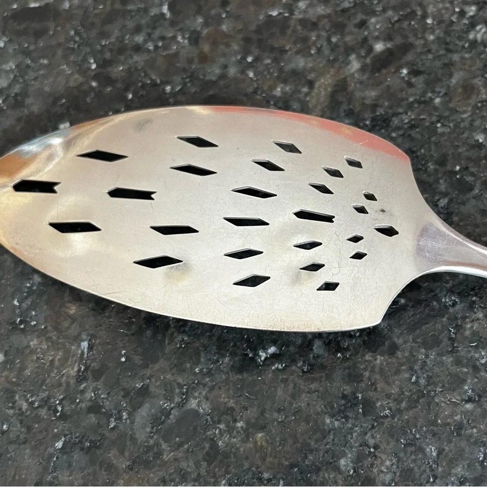 William Rogers Oneida Malibu Silver Plate Pierced Pie Server 1934